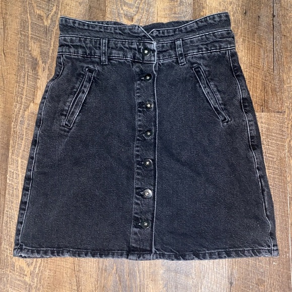 PILCRO FOR ANTHROPOLOGIE BUTTON FRONT HIGH WAISTED MINI SKIRT WASHED BLACK DENIM - Picture 2 of 14